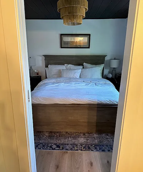 main level en suite with attached bath