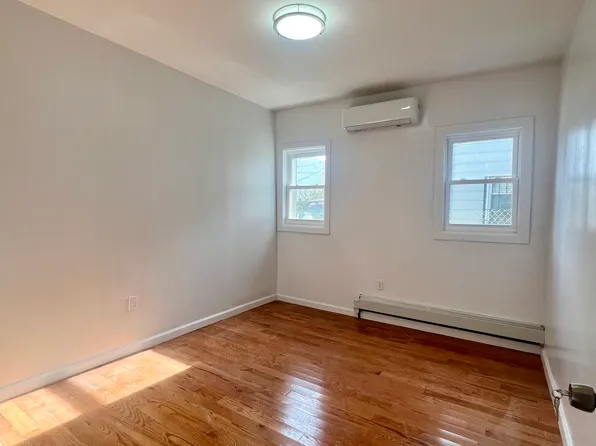 3146 Richmond Terrace image 5 of 10