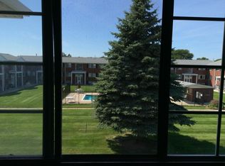 8260 Crestview Dr #C4, Sterling Heights, MI 48312