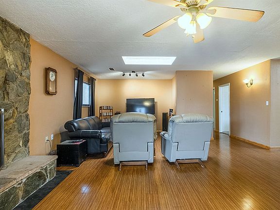 4th image of 1609 Figueroa Dr NE