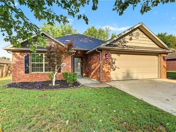 2763 N Whistle Post Dr, Fayetteville, AR 72704