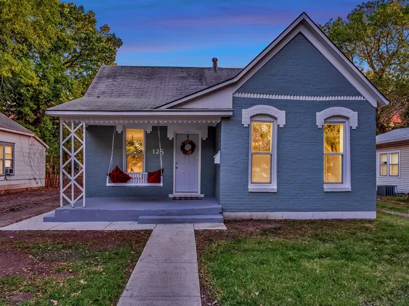 125 SW 4th St, Newton, KS 67114
