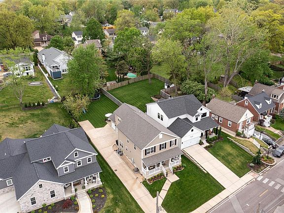 3rd image of 722 E Argonne Dr