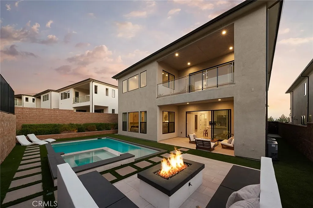 5 bed, 4.5 bath, 3664 sqft, $10,750 — Photo 1