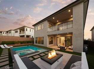 20601 W Overlook Ct, Northridge, CA 91326