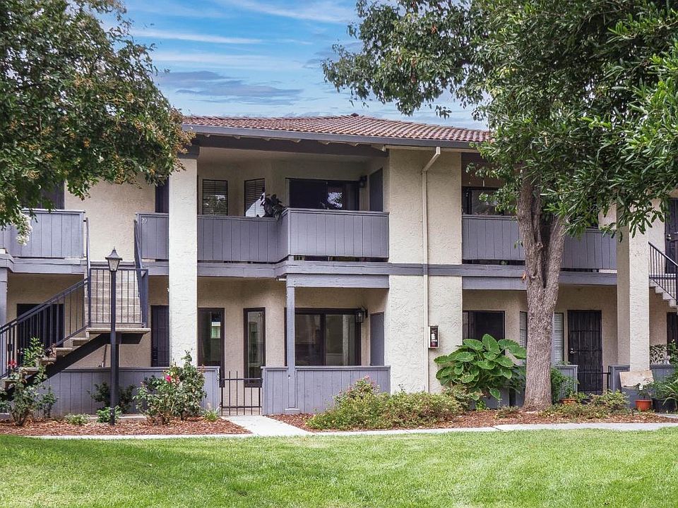 1st image of 18 Kenbrook Cir