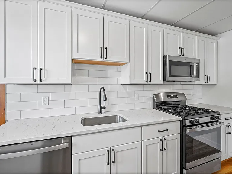 33 Franklin St — Photo 2