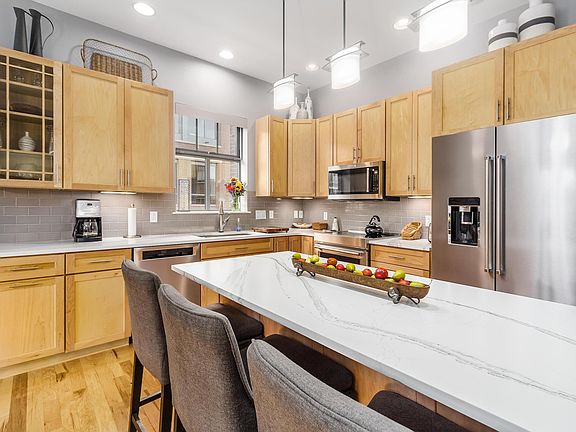 5th image of 250 Daniel Burnham Sq Unit 610