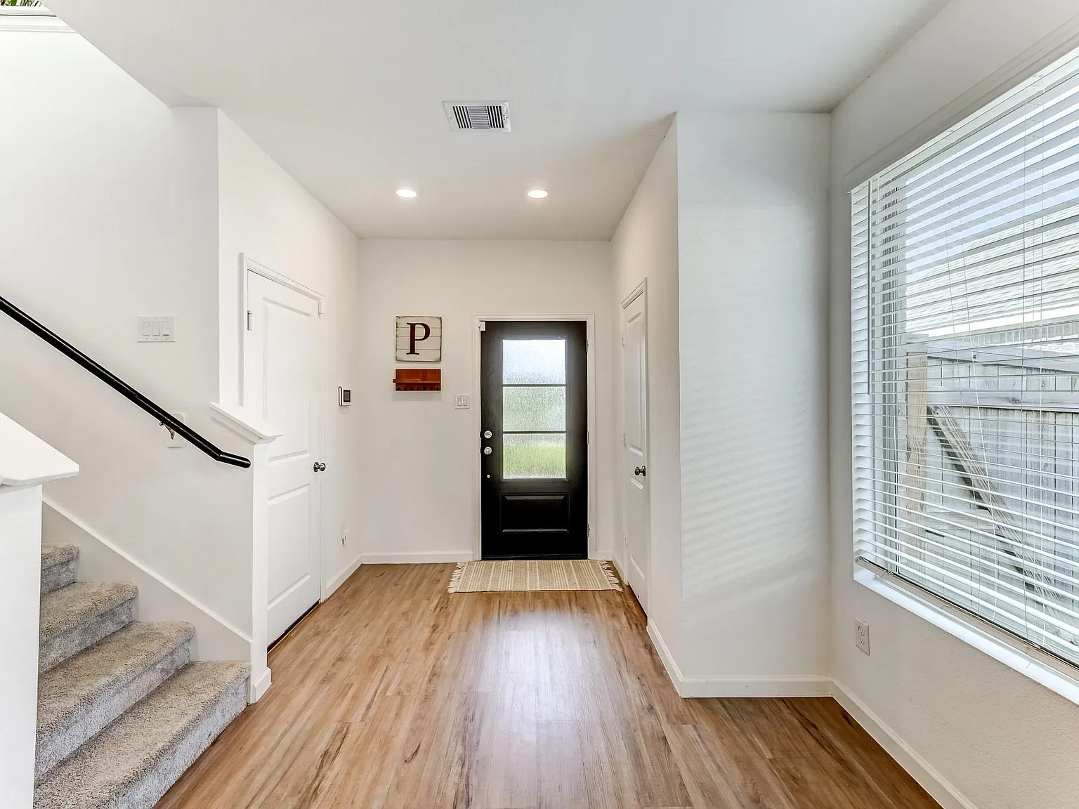 4 bed, 2.5 bath, 1853 sqft, $2,000 — Photo 4