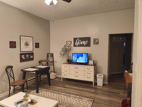 2nd image of 1302 S Belmont Ave APT 3