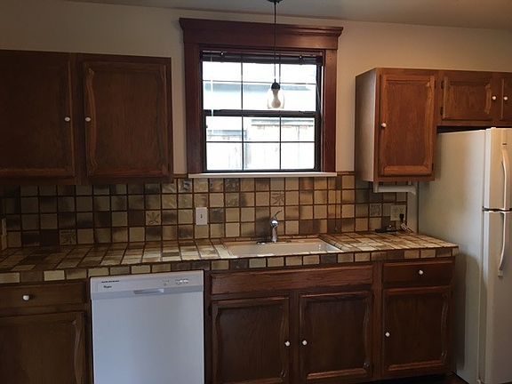 5th image of 1599 James Ave