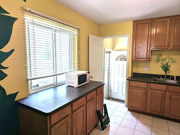 5th image of 26273 Eton Ave