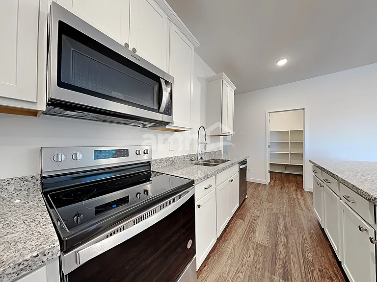 4218 S 105th Dr — Photo 4