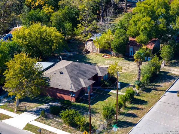 135 N Plum Ave, New Braunfels, TX 78130