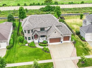 4127 Chinaberry Ln, Naperville, IL 60564