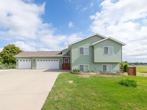 328 Ruhe Ln, Box Elder, SD 57719