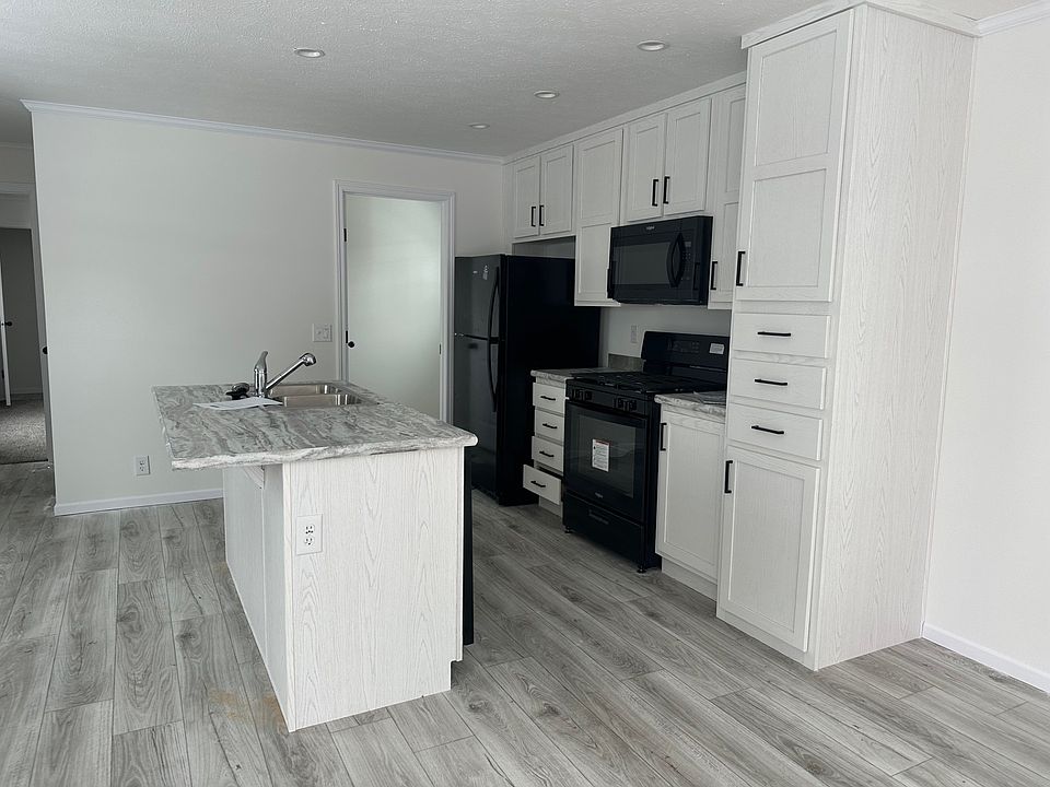 1st image of 223 Red Oak Dr #102