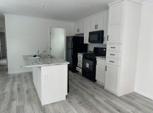 223 Red Oak Dr #102, Coopersville, MI 49404