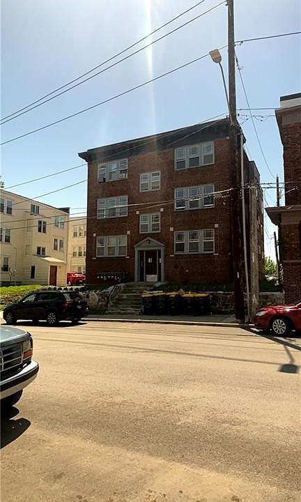 1st image of 115 E 40th St