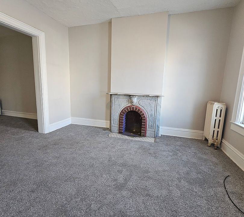 1st image of 321-323 E 15th St #323-1