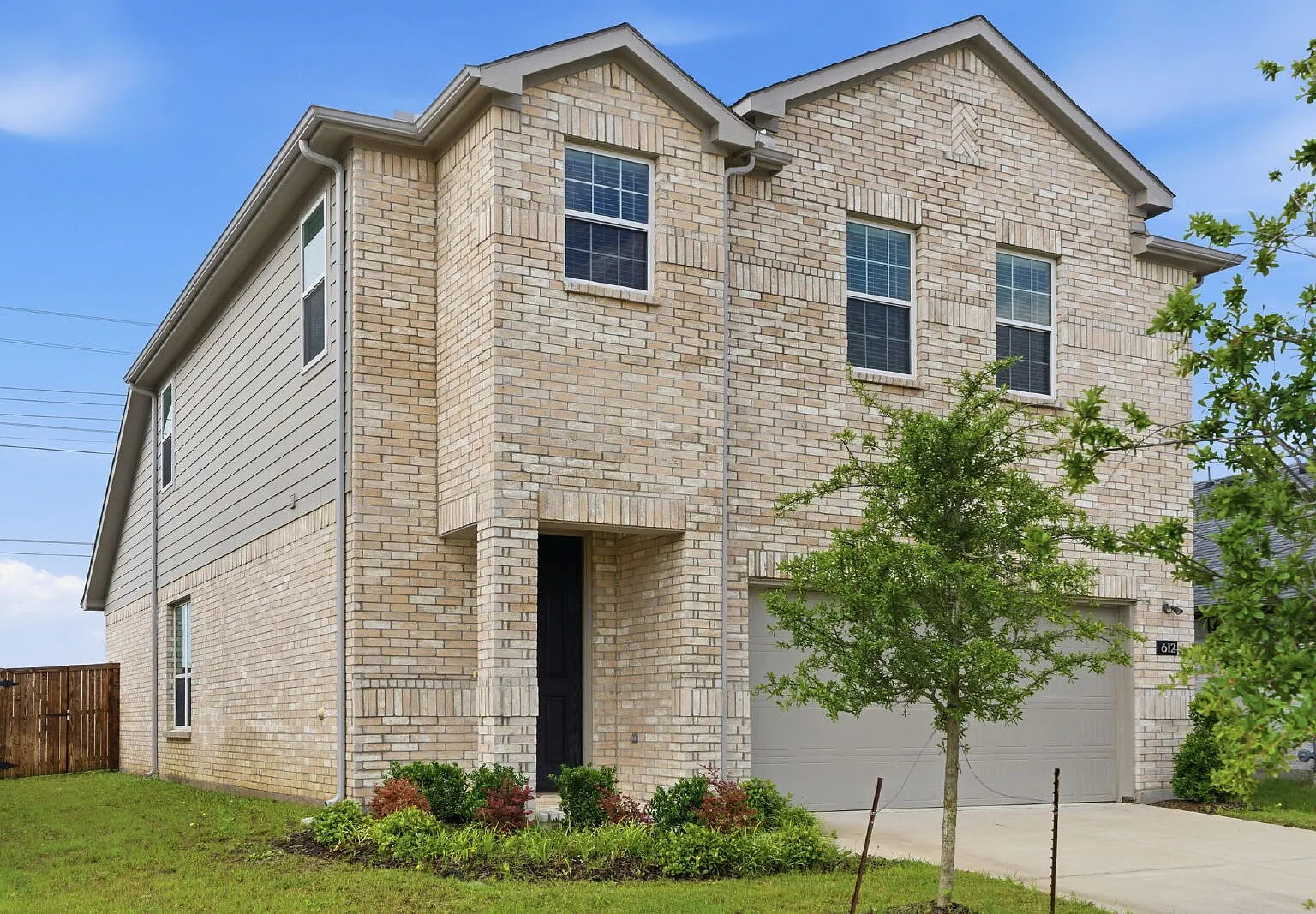 4 bed, 2.5 bath, 2271 sqft, $2,150 — Photo 3