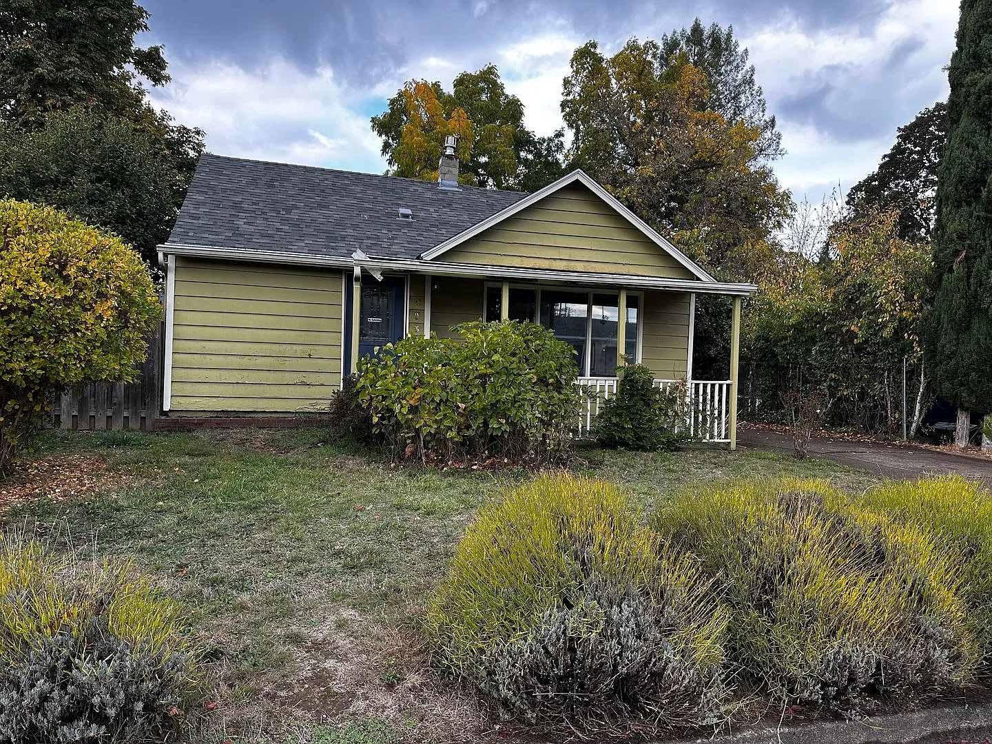 Nice home with an updated kitchen and hardwood flooring in SW Albany — Photo 1