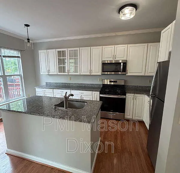 2404 Sandwich Ct — Photo 6