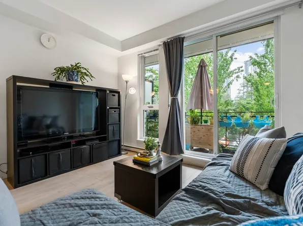 13919 Fraser Hwy #115, Surrey, BC V3T 4E6