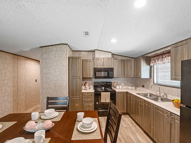 Expansive Cooking Area