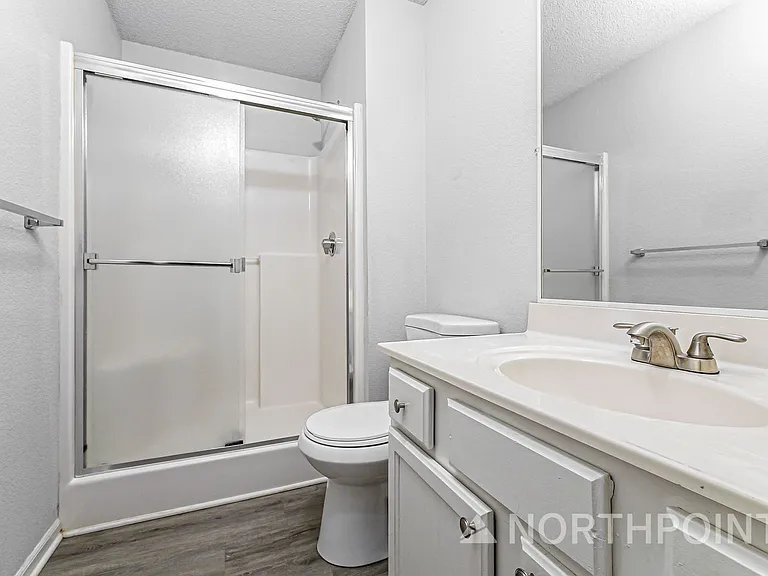 305 NW Woodbury Dr — Photo 14