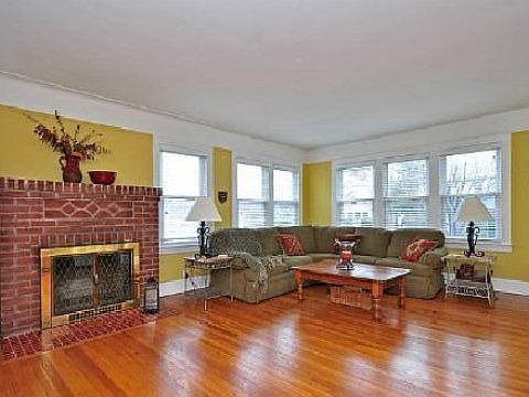 2nd image of 107 Maplewood St