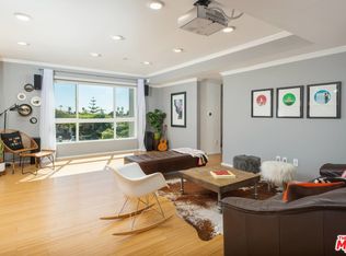 5764 San Vicente Blvd APT 403, Los Angeles, CA 90019