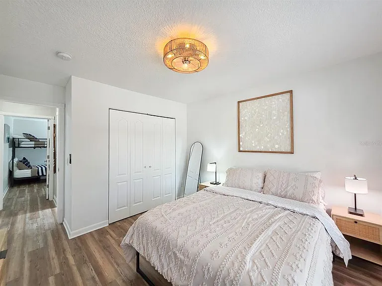 2135 S Flagler Ave — Photo 15