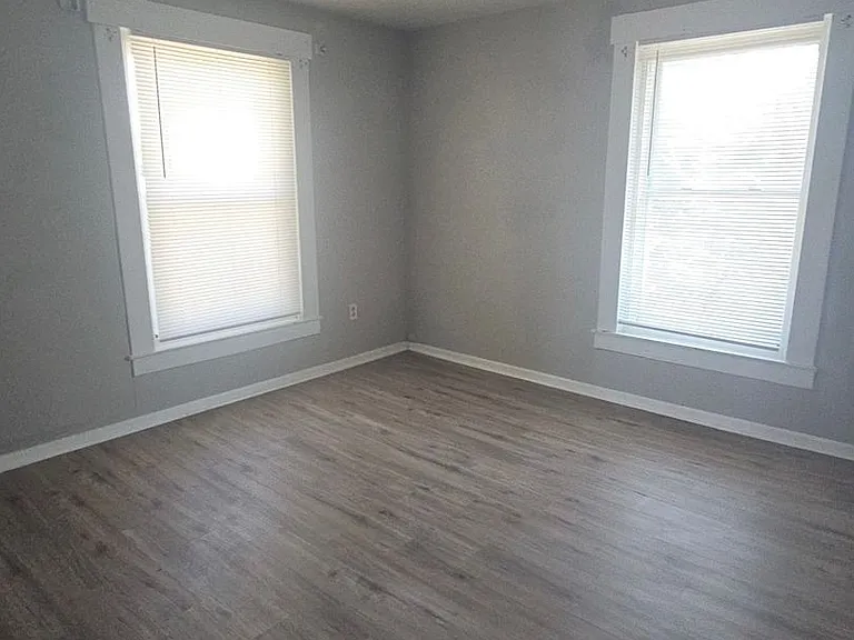 1409 S Broadway St — Photo 6