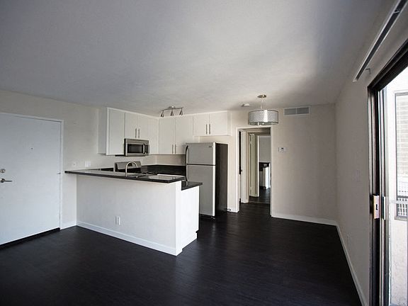 5th image of 1400 N Edgemont St #110