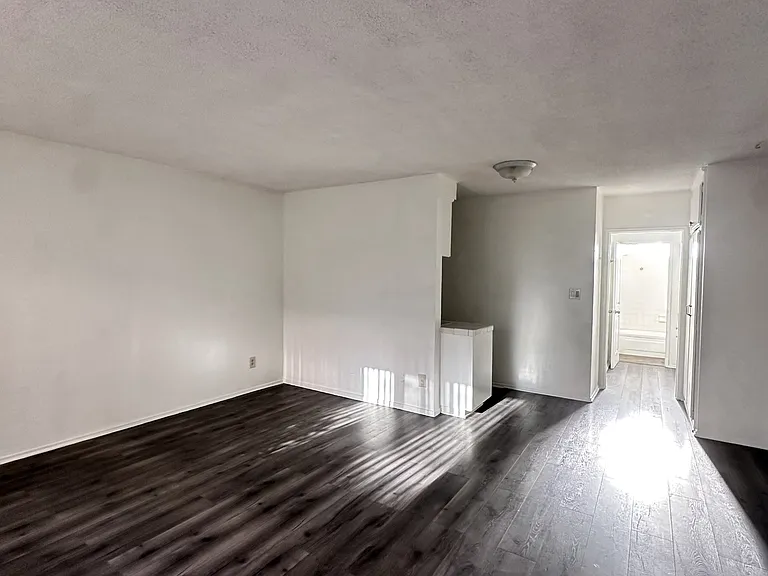 13029 Vanowen St #6 — Photo 2
