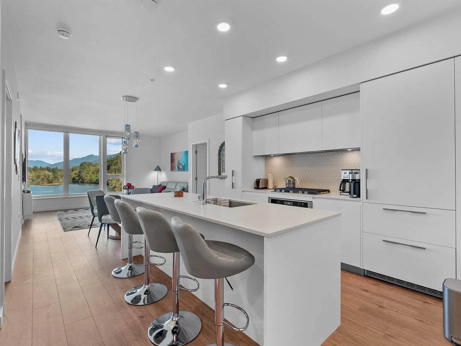 2 bed, 1015 sqft, $4,500 — Photo 1