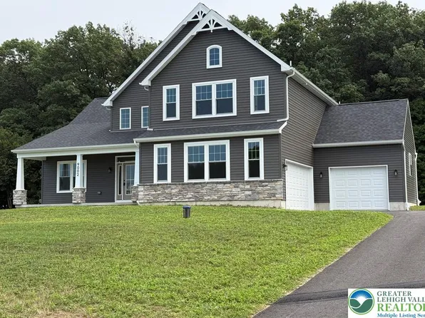 9002 Yorkshire Cir, Fogelsville, PA 18051