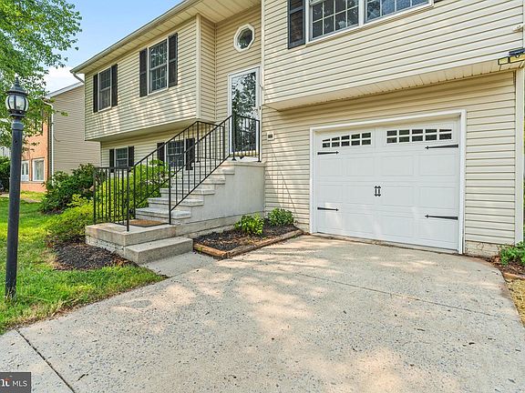 3rd image of 1015 Cheryls Ct