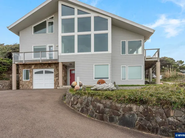 1068 NW 6th Ct, Lincoln City, OR 97367