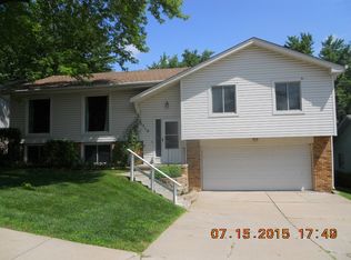 3710 Falcon Dr, Bellevue, NE 68123