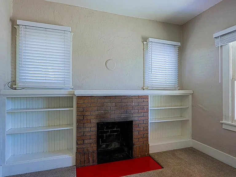 841 N 9th Ave — Photo 6