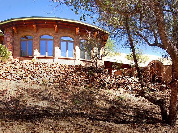 3rd image of 10 Acorn Ln