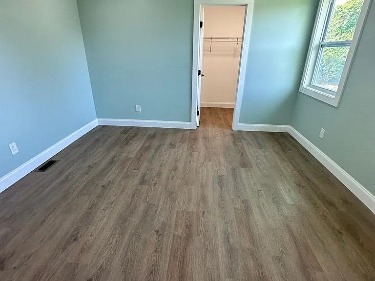 184 Powell St — Photo 19
