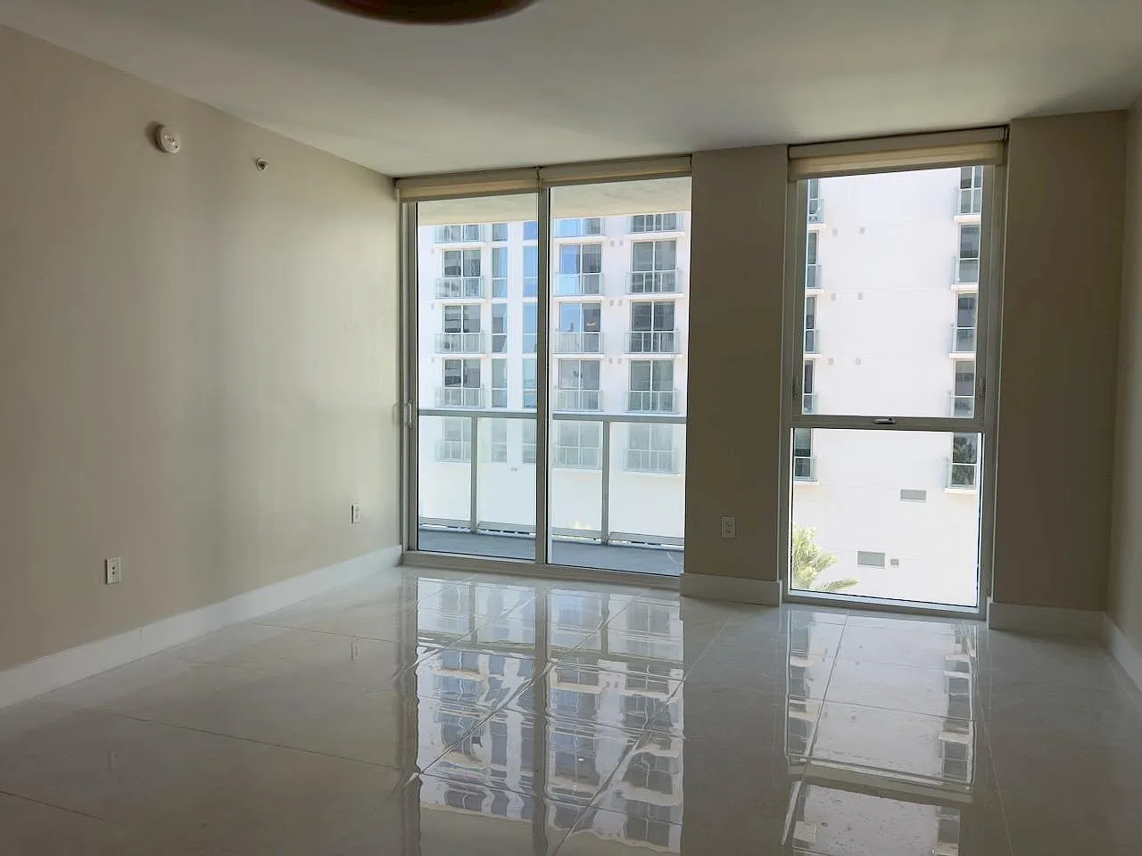 253 Ne 2nd St - Vizcayne Condo 1504 — Photo 3