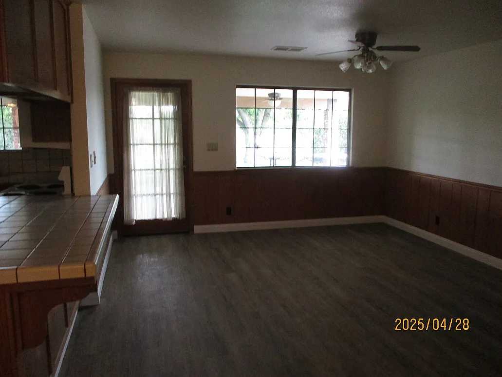 3 bed, 2271 sqft, $2,200 — Photo 3