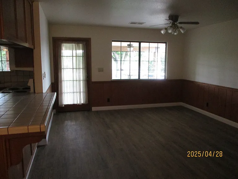 10241 16th Ave — Photo 3