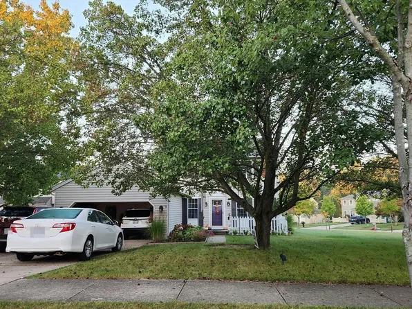 9738 Grist Mill Run, Olmsted Falls, OH 44138