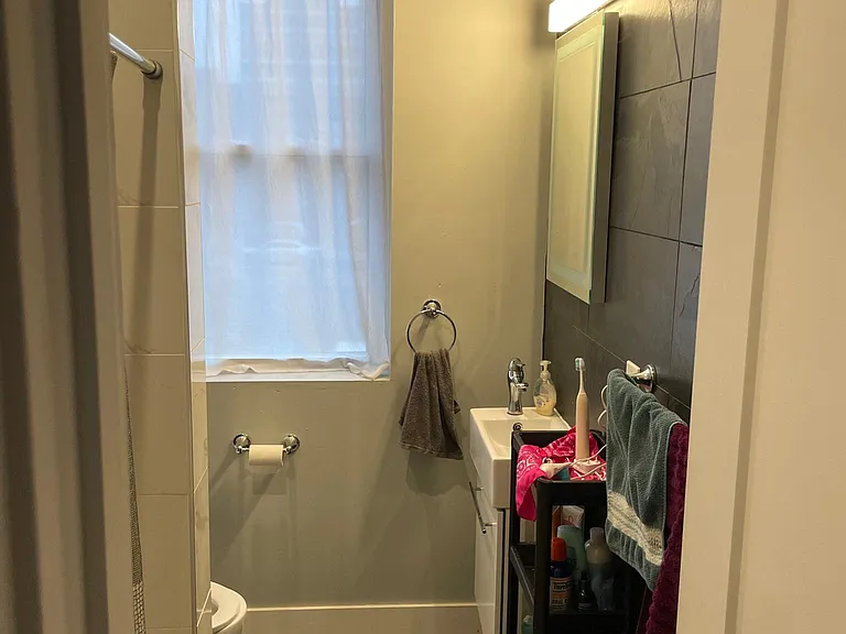 251 S Saint Clair St #8 — Photo 6