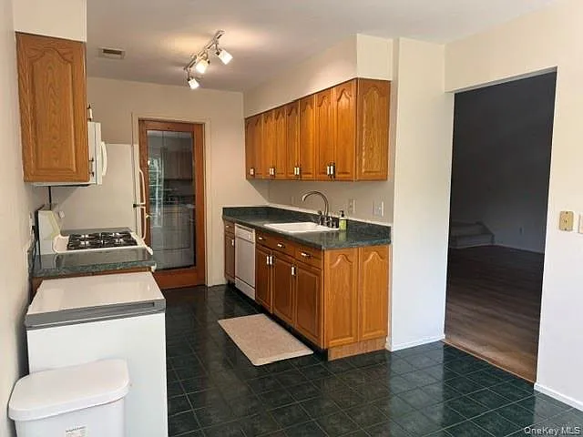 34 Candlestick Ct — Photo 9